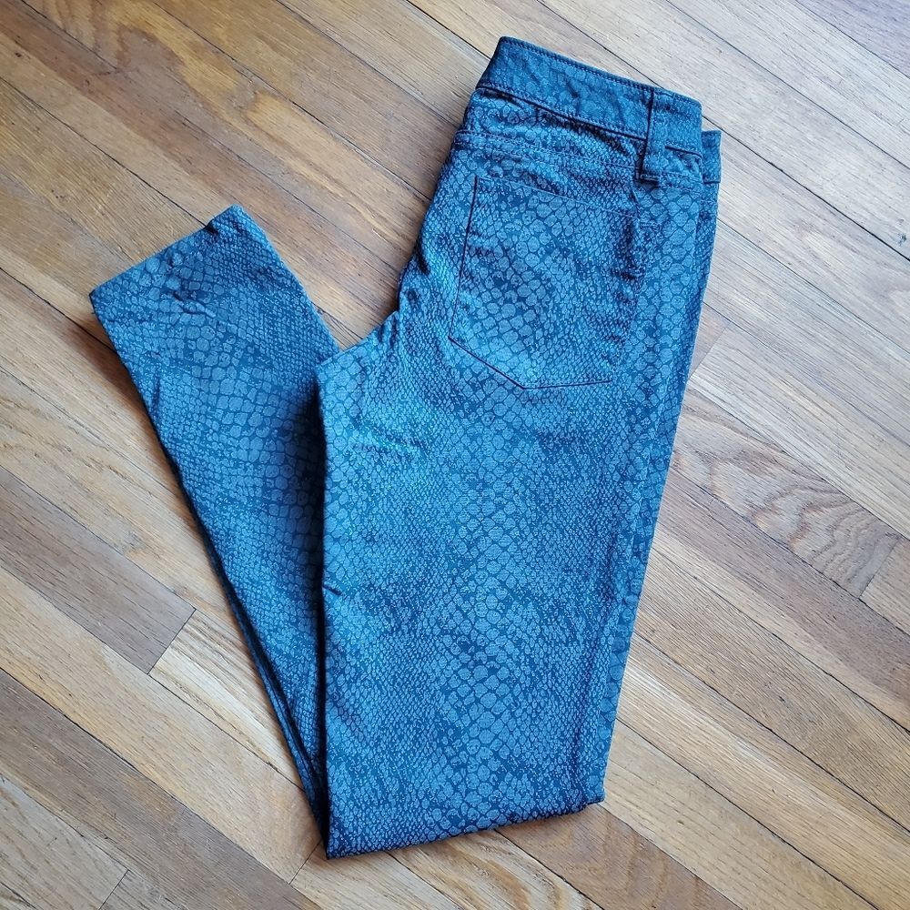 Mossimo blue snakesprint mid rise skinny denim leggings size 4 NWT